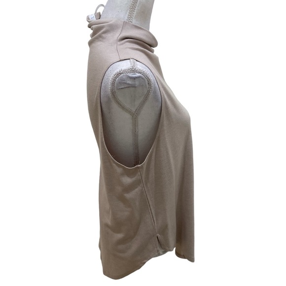 Leigh biege sleeveless envelop hem stretchy top mock neck size large - Picture 6 of 10